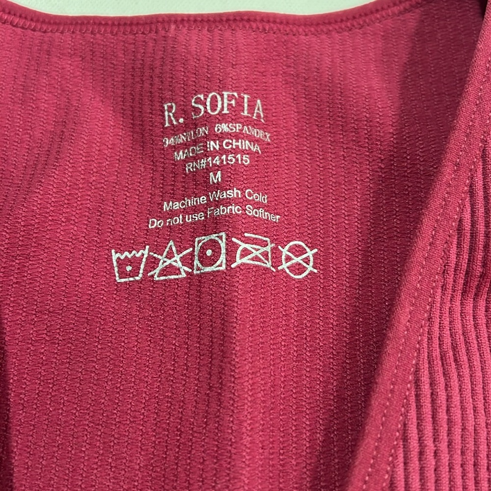R.Sofia Seamless Collection Ribbed Sports Bra Raspberry Wine Removable Padding - Picture 2 of 5